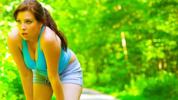 mulher-corrida-cansada-dieta-emagrecimento-exercicio-size-620